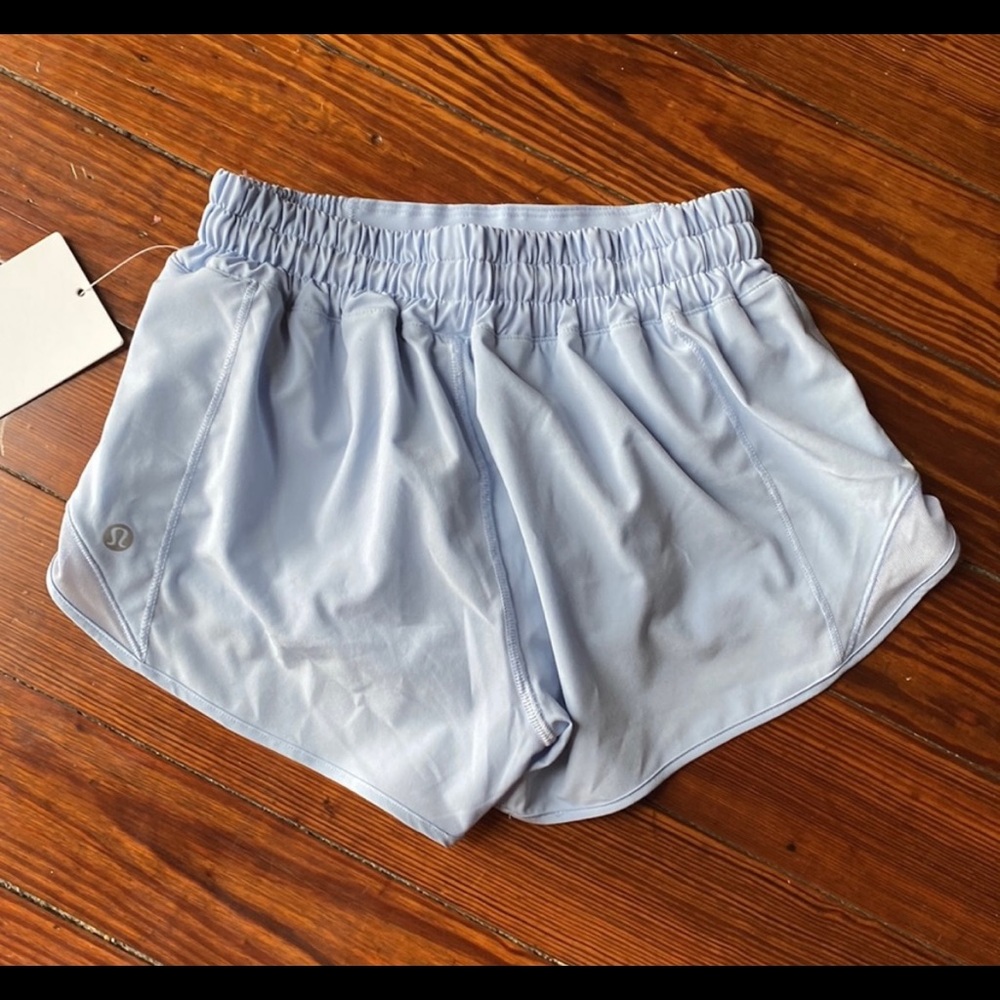 Lululemon Hotty Hot LR Shorts in Blue Linen Size 2, 2.5 length